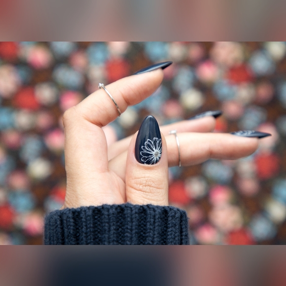 💙 May Formal, Handmade Nail Set - Picture 5 of 15